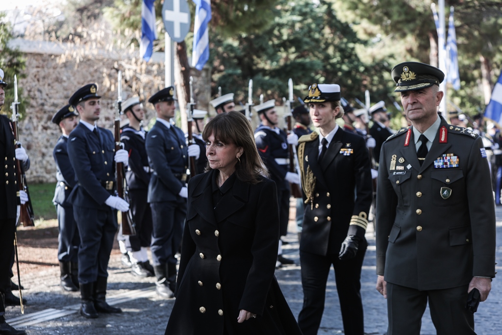 Κατάθεση στεφανιού από την Κατερίνα Σακελλαροπούλου, στο Μνημείο Ολοκαυτώματος, στο Θησείο για την Ημέρα Μνήμης των Ελλήνων Εβραίων Μαρτύρων και Ηρώων του Ολοκαυτώματος @ Eurokinissi / ΒΑΣΙΛΗΣ ΡΕΜΠΑΠΗΣ