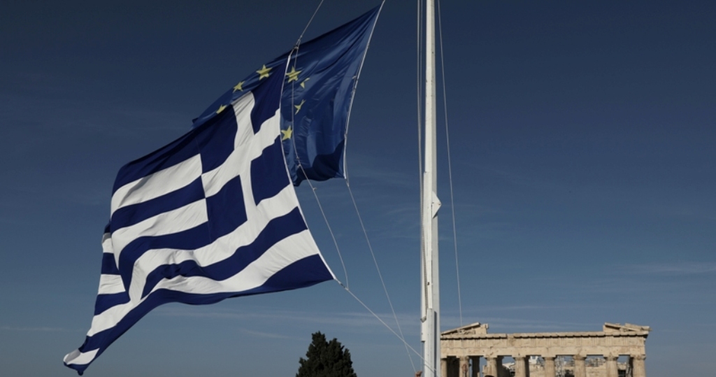Ελληνική και ευρωπαϊκή σημαία στην Ακρόπολη @ INTIME / ΔΤ