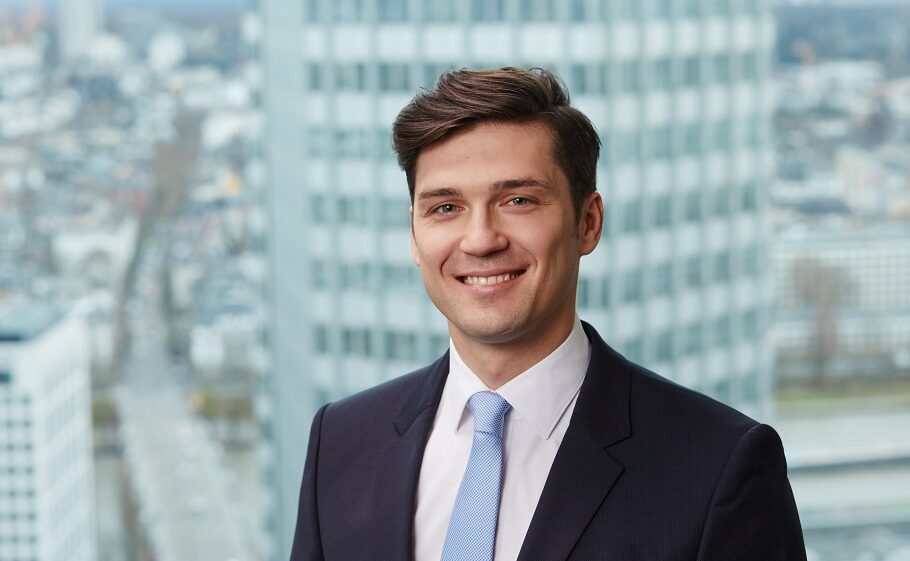 Schroders: Αυξάνονται οι αρμοδιότητες του Δημήτρη Μπατζή