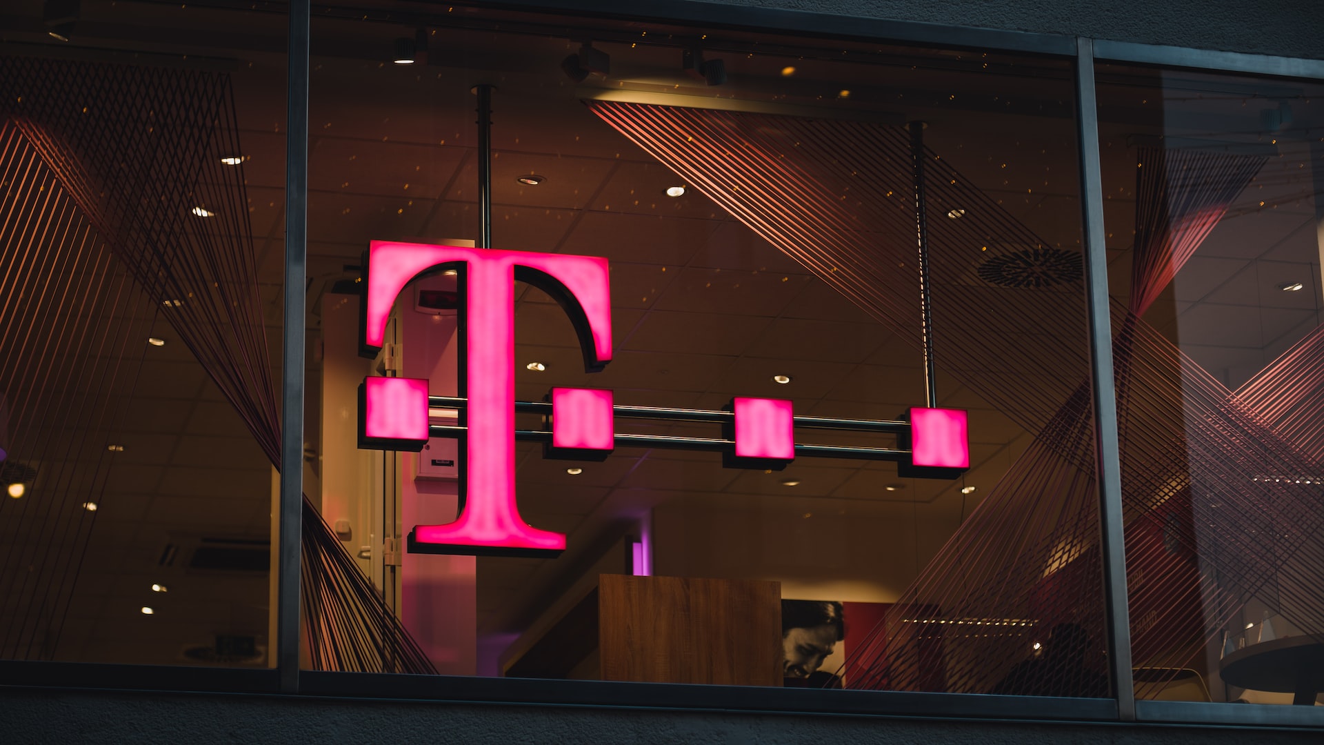 T-Mobile: Χάκερς έκλεψαν δεδομένα 37 εκατομμυρίων πελατών