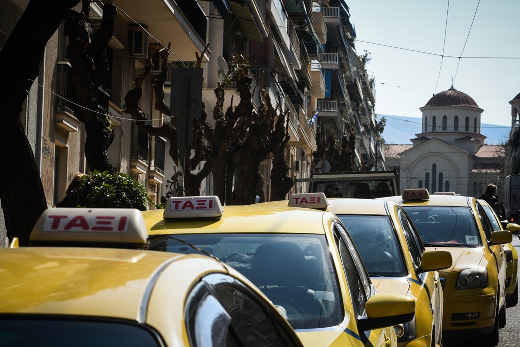 Ταξί στο κέντρο της Αθήνας @ Eurokinissi / ΜΠΟΛΑΡΗ ΤΑΤΙΑΝΑ