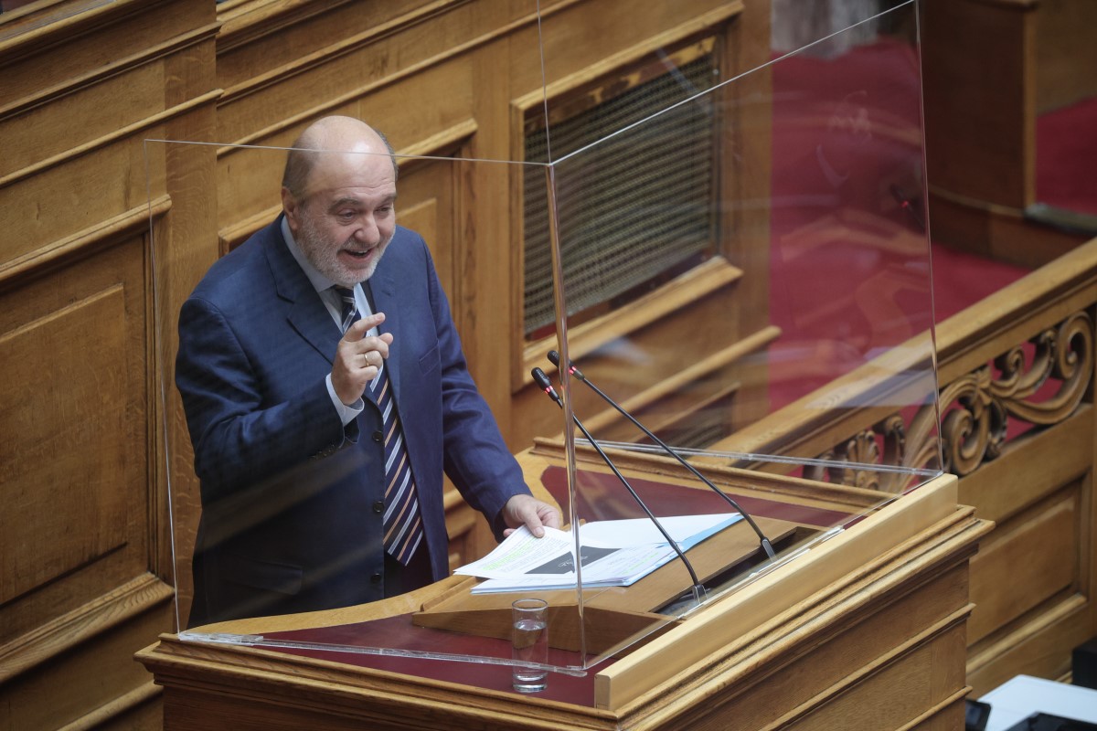 Αλεξιάδης: Ό,τι είναι θετικό για τη χώρα το στηρίζουμε