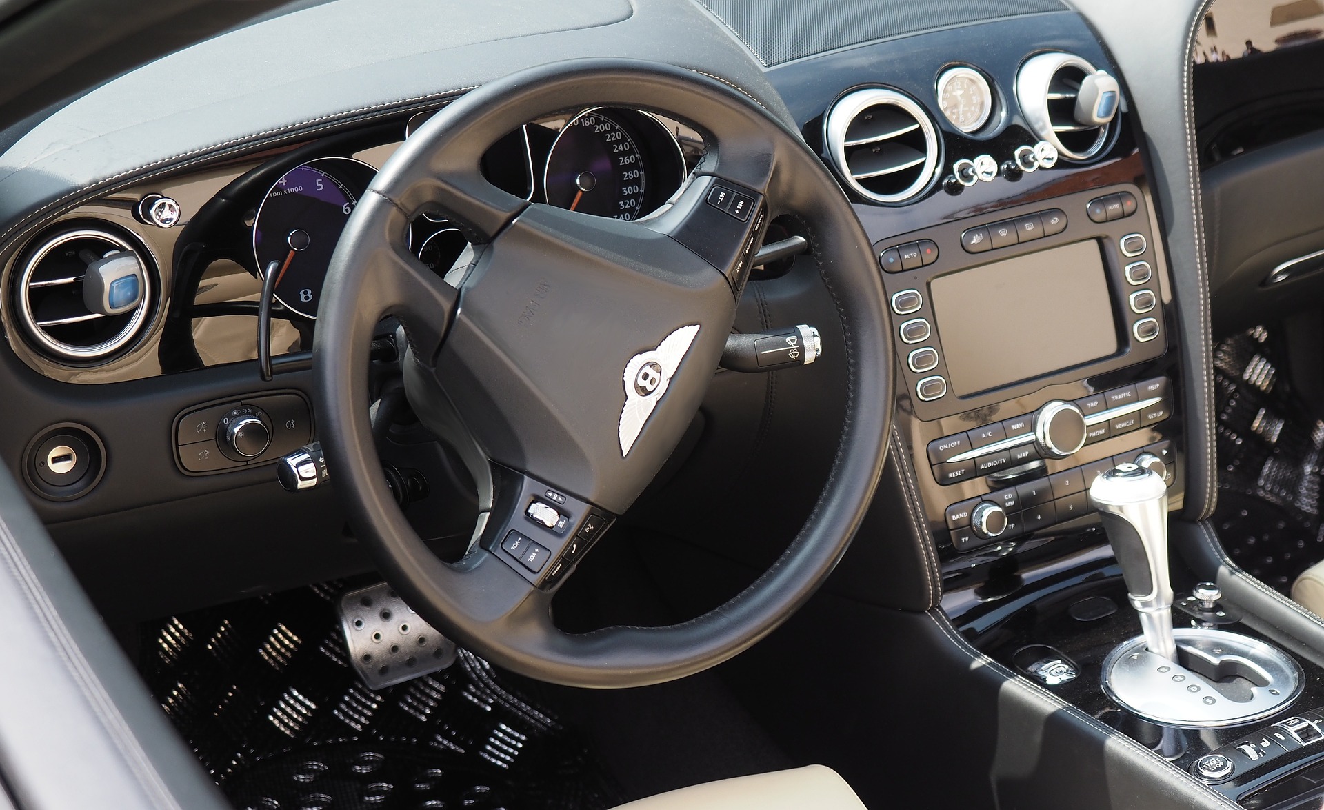Bentley: Ρεκόρ παραδόσεων αυτοκινήτων το 2022