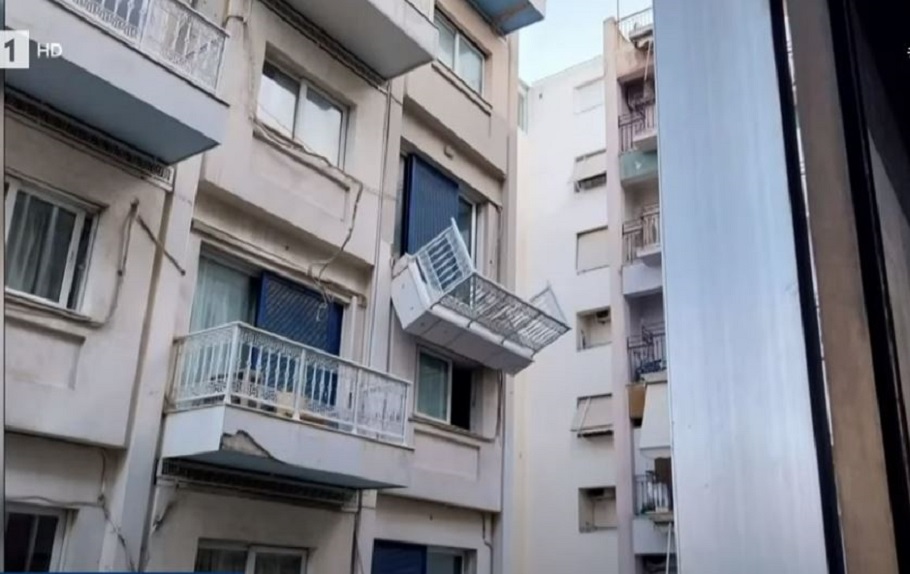 Προσωρινό λουκέτο στο ξενοδοχείο με το αιωρούμενο μπαλκόνι