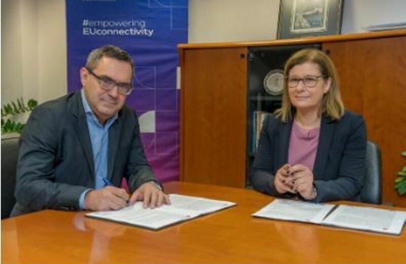 Υπογραφή Σύμβασης από τον Πρόεδρο της ΕΕΤΤ και του BEREC Κ. Μασσέλο και τη Διευθύνουσα Σύμβουλο της EDIL, Αικατερίνη Οικονόμου / ΔΤ