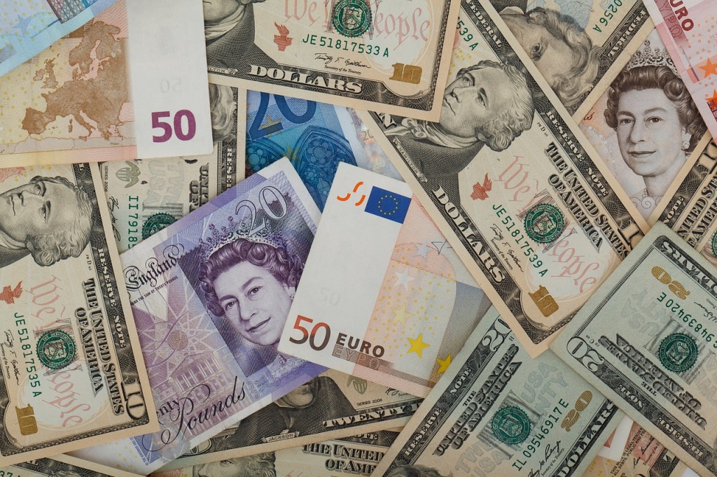 Ευρώ, δολάριο, στερλίνα @ pixabay