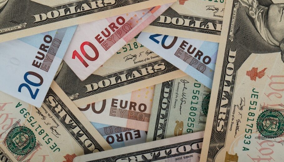 Ευρώ, δολάριο, στερλίνα @ pixabay
