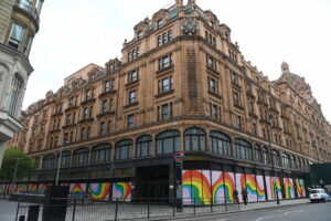 Στο στόχαστρο χάκερς τα Harrods, εξανεμίστηκαν 763 εκατ.