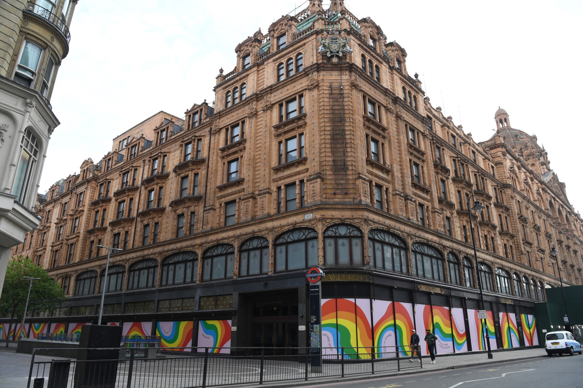 Στο στόχαστρο χάκερς τα Harrods, εξανεμίστηκαν 763 εκατ.