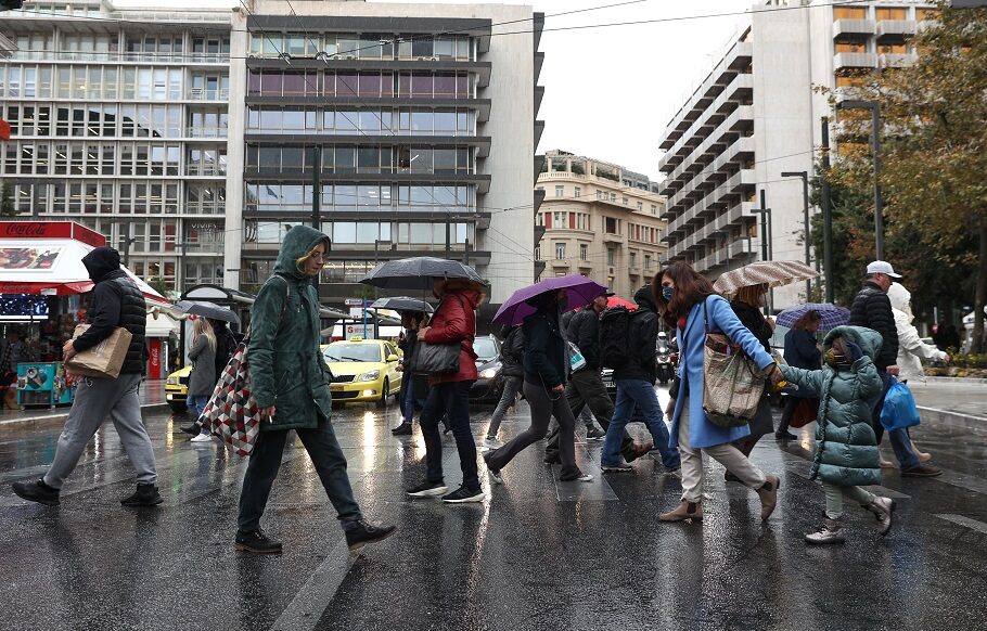 Η κακοκαιρία σφυροκοπά τη χώρα – Τι να προσέξουν οι πολίτες
