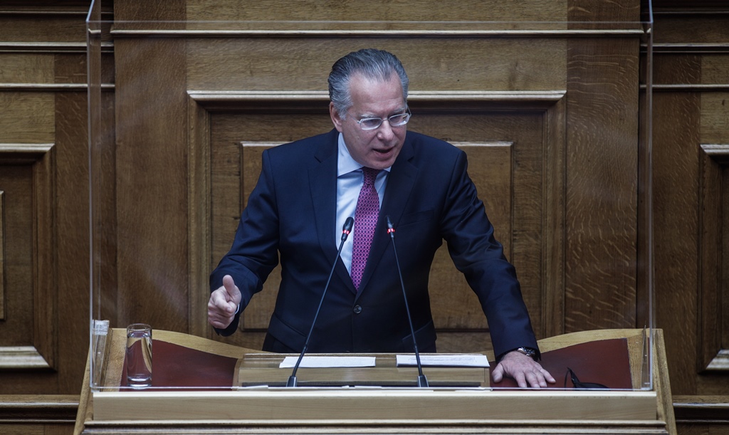 Κουμουτσάκος για Καραμανλή: Εγώ δεν θα μετείχα στις εκλογές