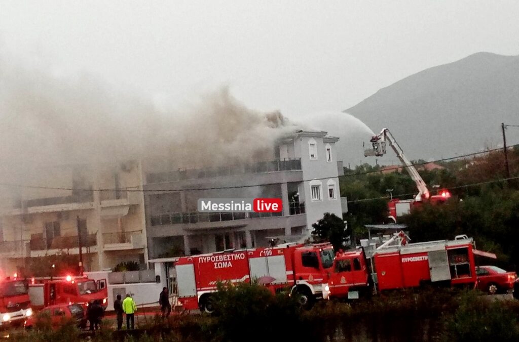 Φωτιά από κεραυνό σε διώροφο κτίριο στην Καλαμάτα