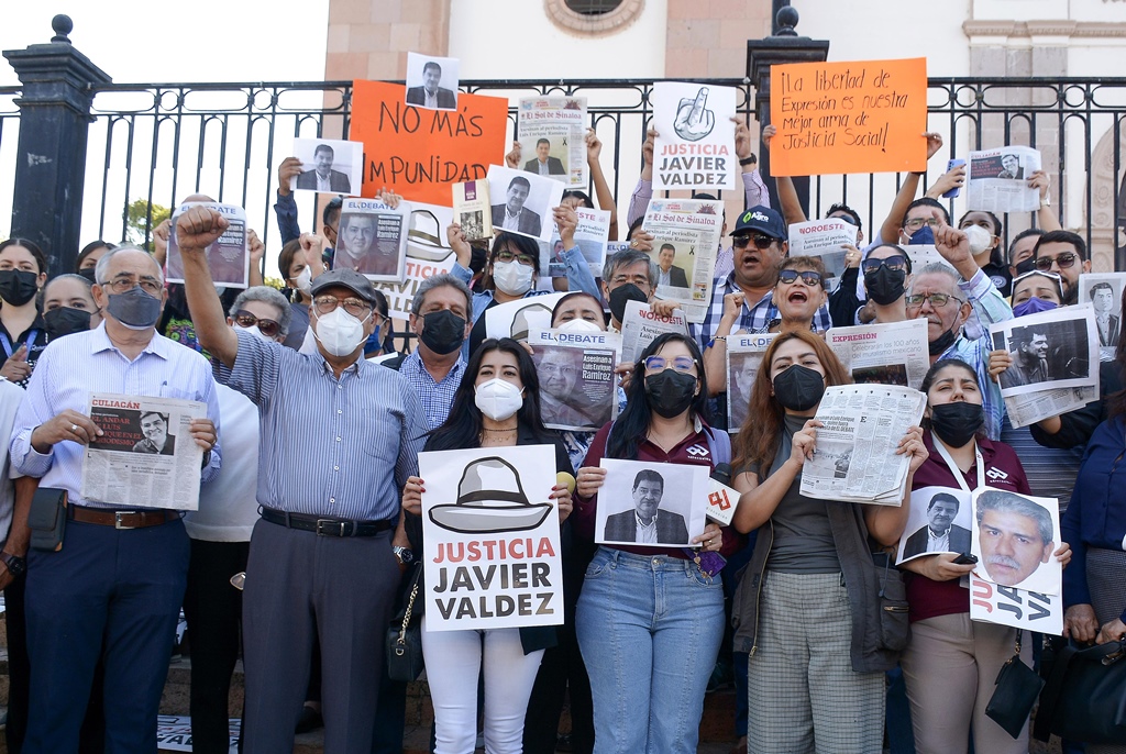 Διαμαρτυρία δημιοσογάφων στο Μεξικό, μετά από τη δολοφονία συναδέλφου τους @ EPA / Juan Carlos Cruz