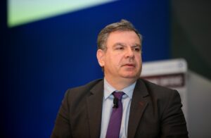 ΙΟΒΕ: “Κόβει” την ανάπτυξη στο 1,8%, ανεβάζει τον πληθωρισμό στο 3,5% για φέτος