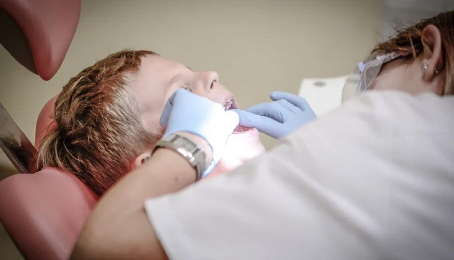 Παιδί σε οδοντίατρο@ιintime