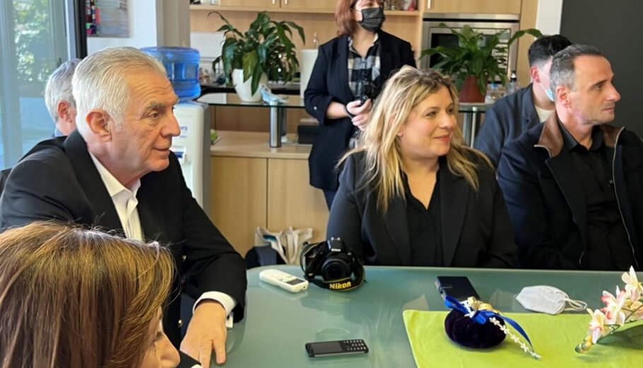 Ο Δήμαρχος Περιστερίου Ανδρέας Παχατουρίδης και η υφυπουργός Εργασίας Μαρία Συρεγγέλα @ ΔΤ / Υπουργείο
