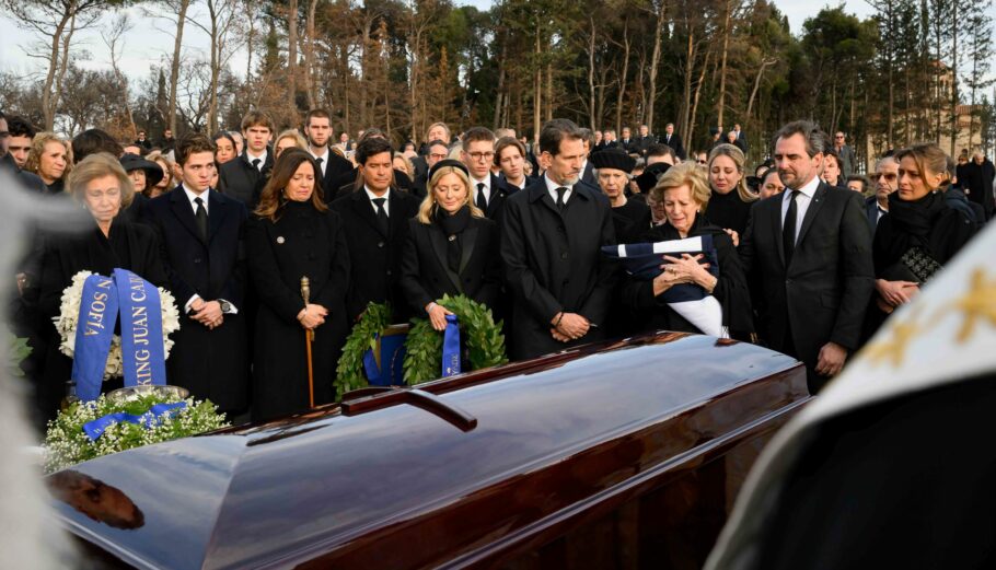 Η τέως βασιλική οικογένεια στην κηδεία του Κωνσταντίνου ©Eurokinissi