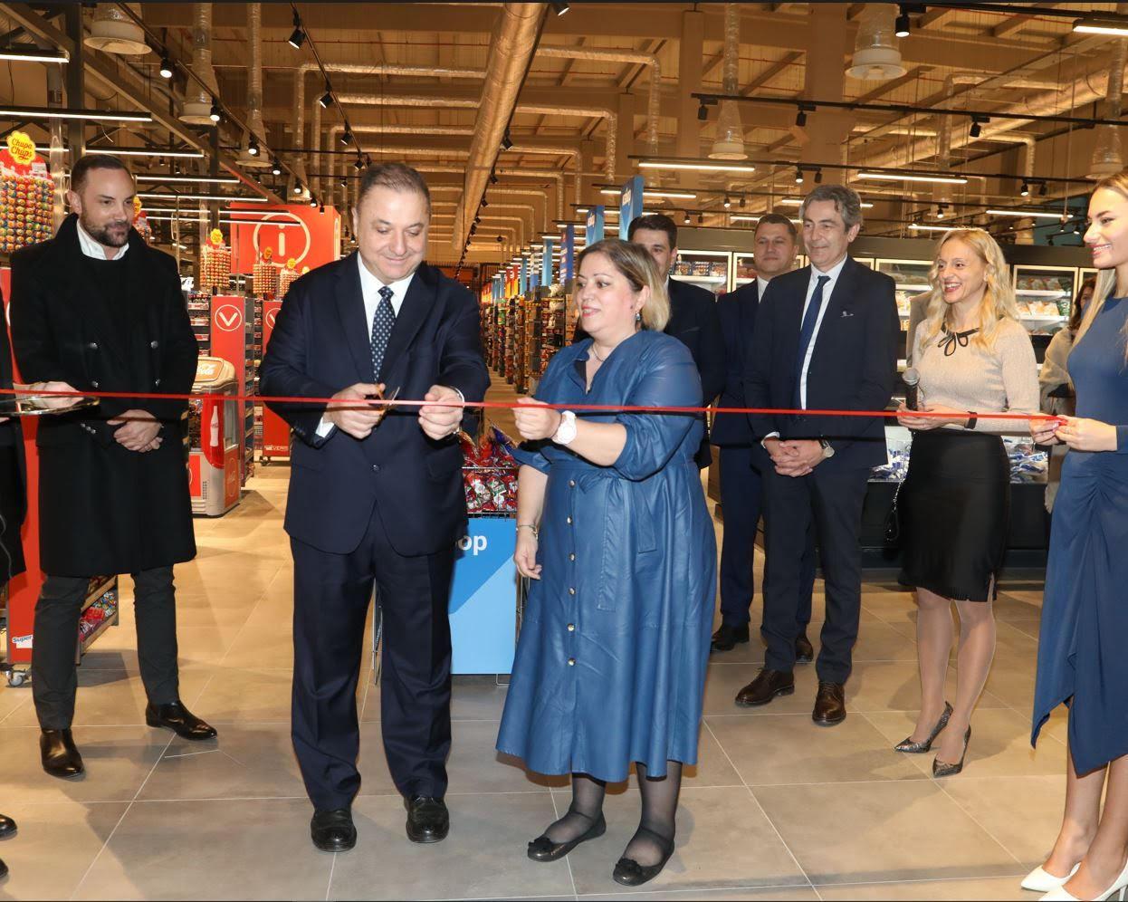 O Νίκος Βερόπουλος εγκαινίασε το μεγαλύτερο σούπερ μάρκετ στη Σερβία