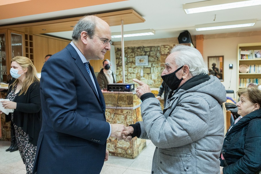 Χατζηδάκης: Ευχαριστημένοι με τις αυξήσεις οι συνταξιούχοι