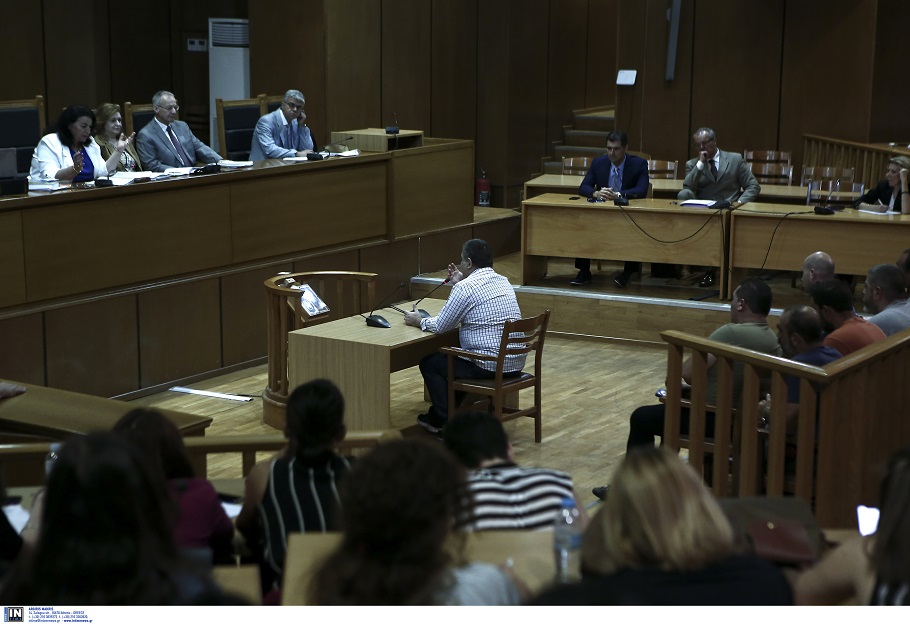 Δίκη Χρυσής Αυγής: Στο δικαστήριο η σύντροφος του Π. Φύσσα