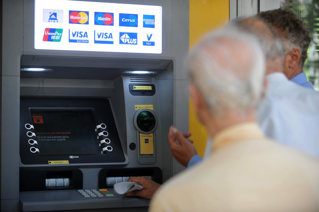 Συντάξεις χηρείας: Χαρίζονται οφειλές έως 35.000 ευρώ σε 100.000 δικαιούχους