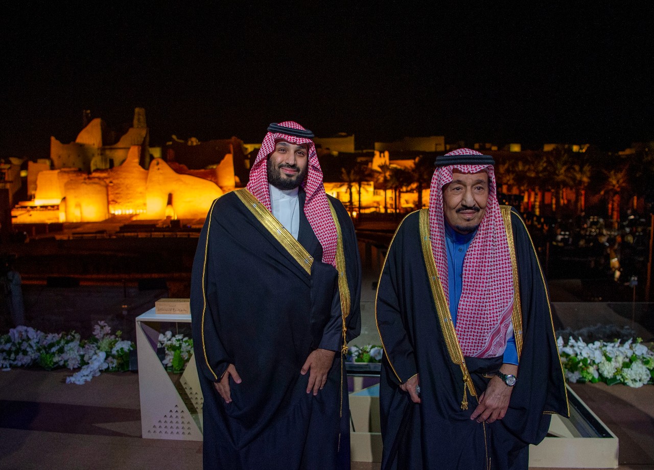 Ο Βασιλιάς Σαλμάν Μπιν Αμπντελαζίζ Αλ Σαούντ και ο πρίγκιπας διάδοχος Μοχάμεντ μπιν Σαλμάν εγκαινιάζουν το έργο Diriyah Gate