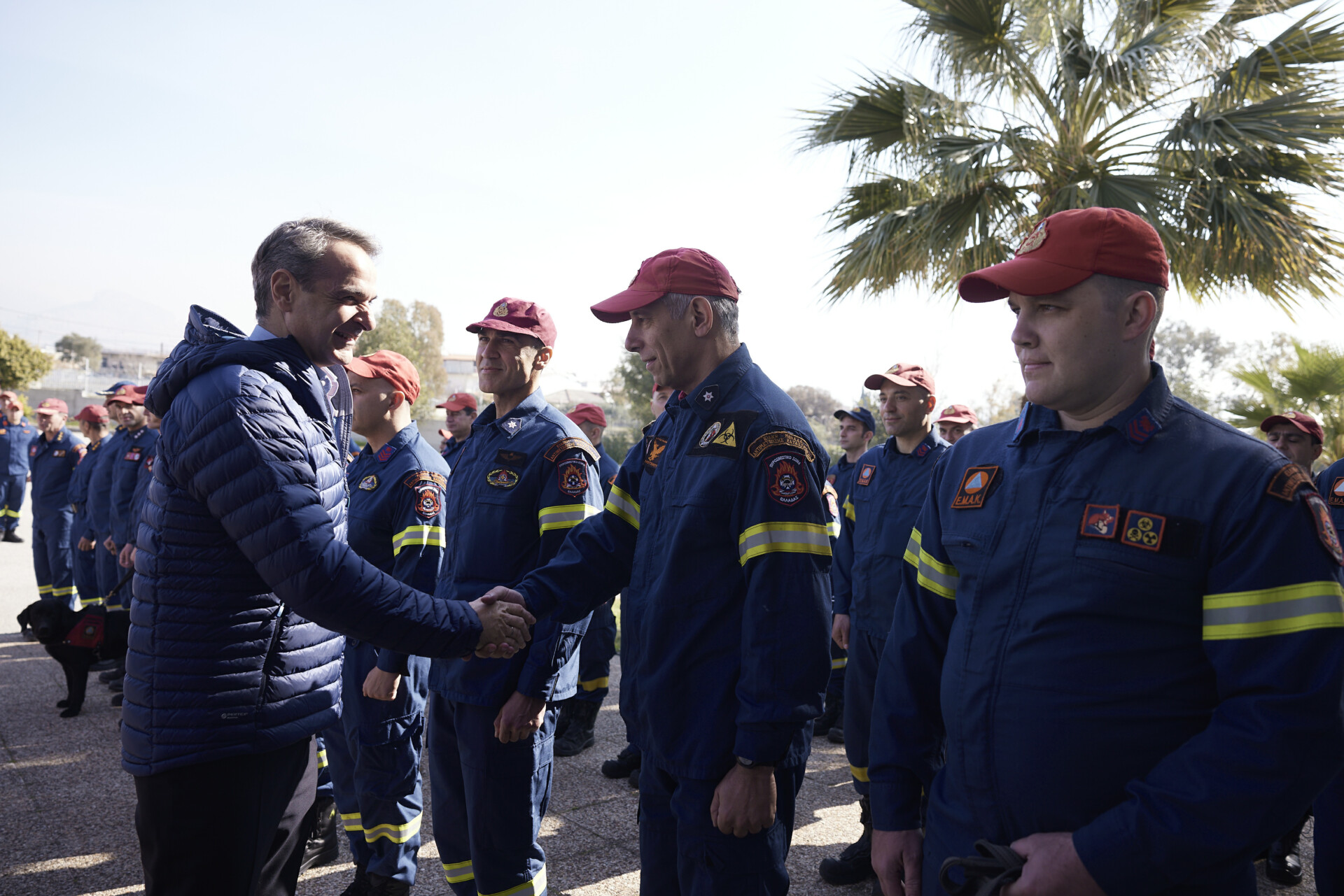 Μητσοτάκης στους διασώστες της ΕΜΑΚ: Σας είμαστε υπόχρεοι