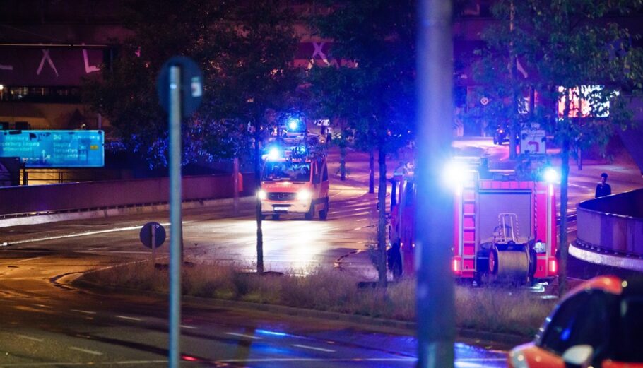 Πυροσβεστικά οχήματα και Αστυνομία την Γερμανία @ EPA / CLEMENS BILAN