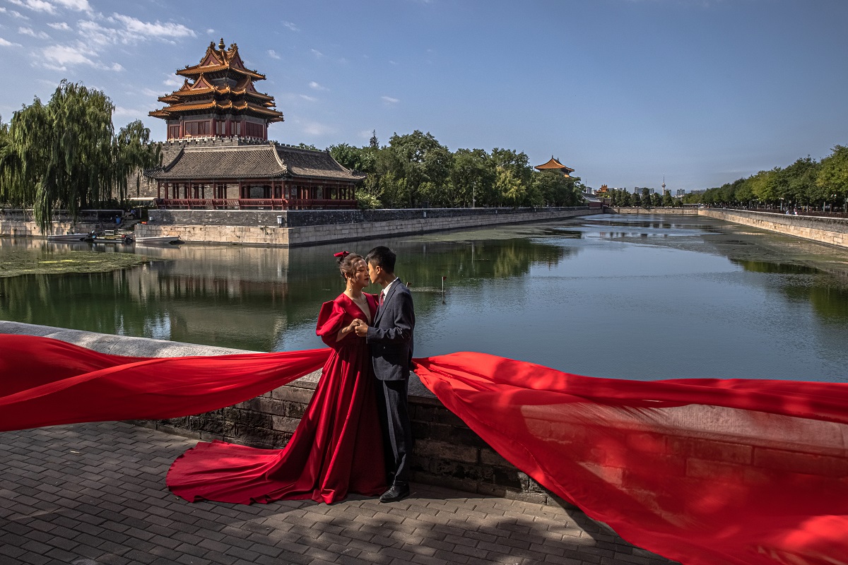 Γάμος στην Κίνα © EPA/ROMAN PILIPEY