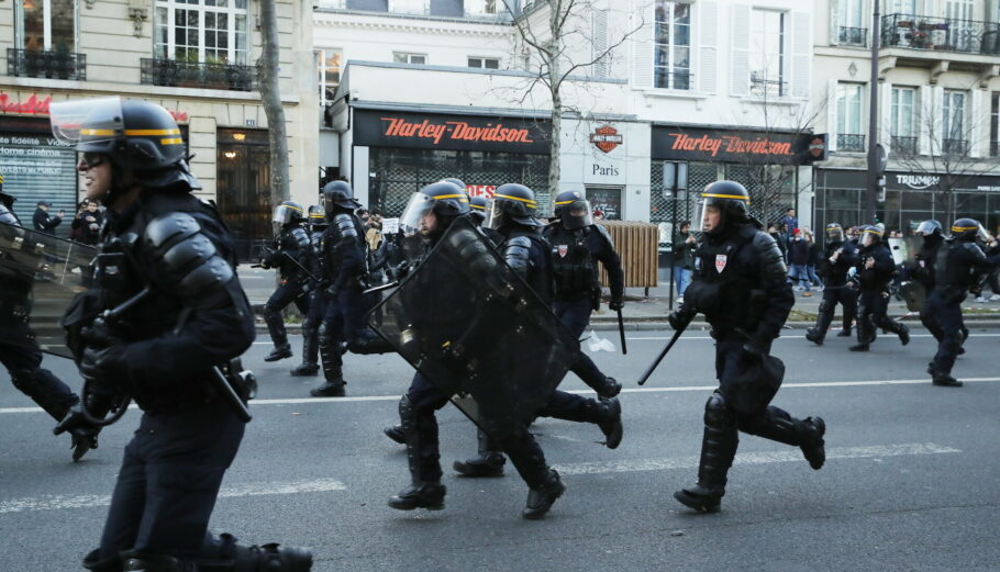 Αστυνομικοί στο Παρίσι © EPA/TERESA SUAREZ