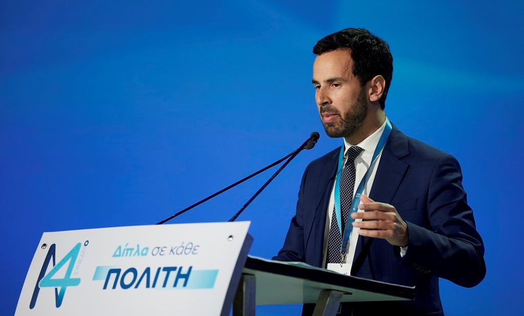 Ν. Ρωμανός: Θα έπρεπε να είχε παραιτηθεί ο Αρβανίτης