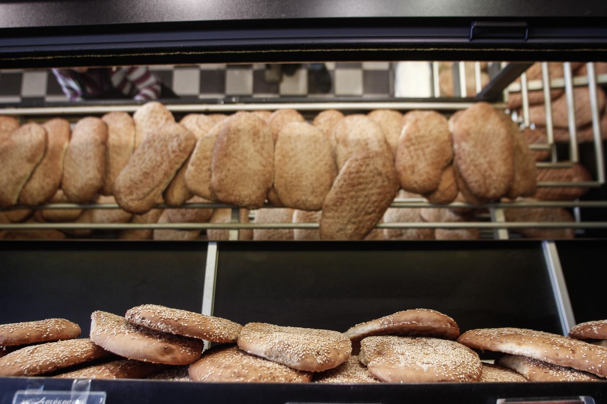 Λαγάνες σε ράφι αρτοποιείου @ Eurokinissi / ΘΑΝΑΣΗΣ ΚΑΛΛΙΑΡΑΣ