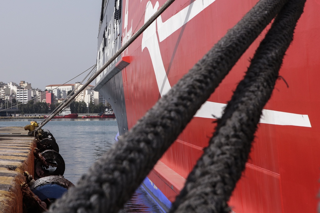 Δεμένα πλοία στο λιμάνι του Πειραιά / Eurokinissi/ΑΝΑΣΤΑΣΗΣ ΝΑΡΕΚΙΑΝ