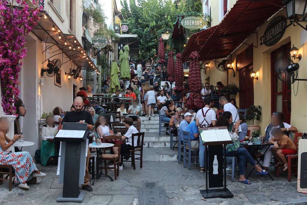 Εκτινάχθηκε 51,78% ο τζίρος σε καταλύματα και εστίαση το 2022