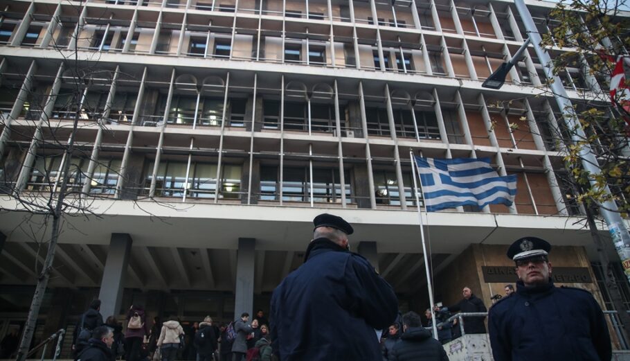 Δίκη για τη δολοφονία του 19χρονου Άλκη Καμπανού, στο Μικτό Ορκωτό Δικαστήριο Θεσσαλονίκης @ Eurokinissi/ ΒΑΣΙΛΗΣ ΒΕΡΒΕΡΙΔΗΣ