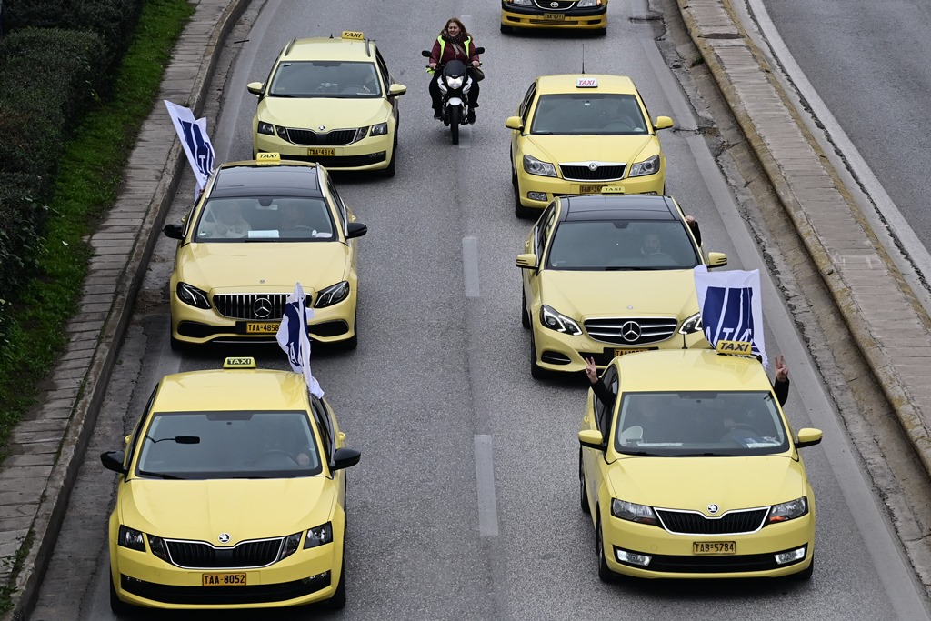 Συγκέντρωση από το Συνδικάτο Αυτοκινητιστών Ταξί Αττικής (ΣΑΤΑ) @ Eurokinissi / ΚΑΡΑΓΙΑΝΝΗΣ ΜΙΧΑΛΗΣ