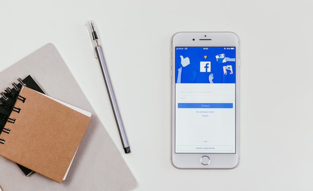Facebook: Το 25% πληθυσμού έμπαινε καθημερινά τον Δεκέμβριο