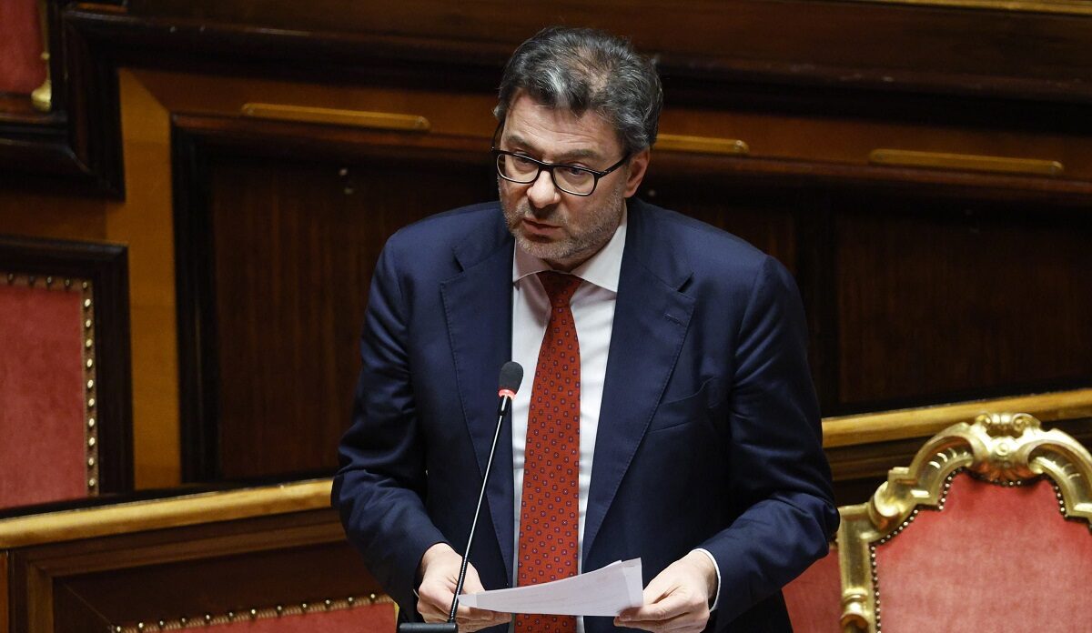 Υπουργός Οικονομικών της Ιταλίας, Τζιανκάρλο Τζορτζέτι © EPA/FABIO FRUSTACI