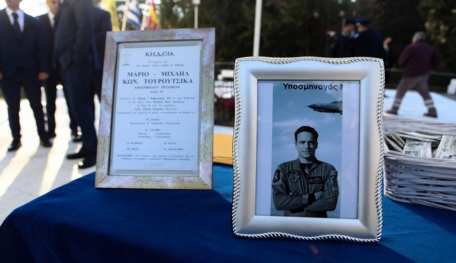 Κηδεία υποσμηναγού Τουρούτσικα ©Intime