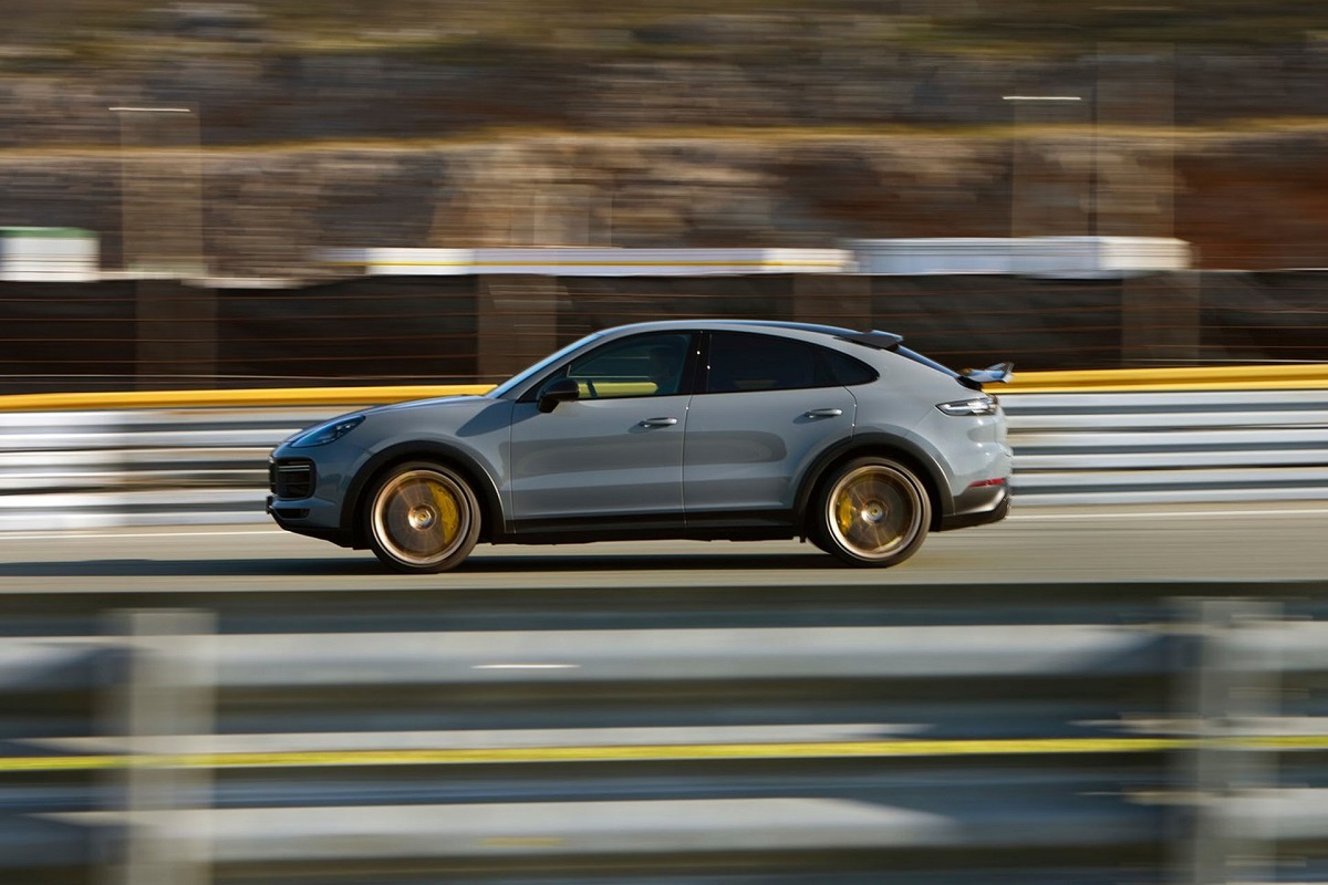 Από το 2026 και ηλεκτρική η Porsche Cayenne