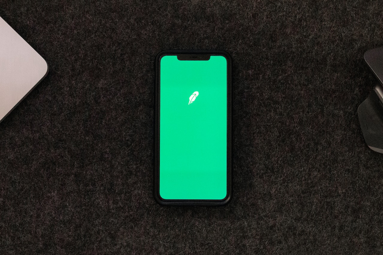 Robinhood: Αύξηση 5% στα έσοδα στο δ’ τρίμηνο