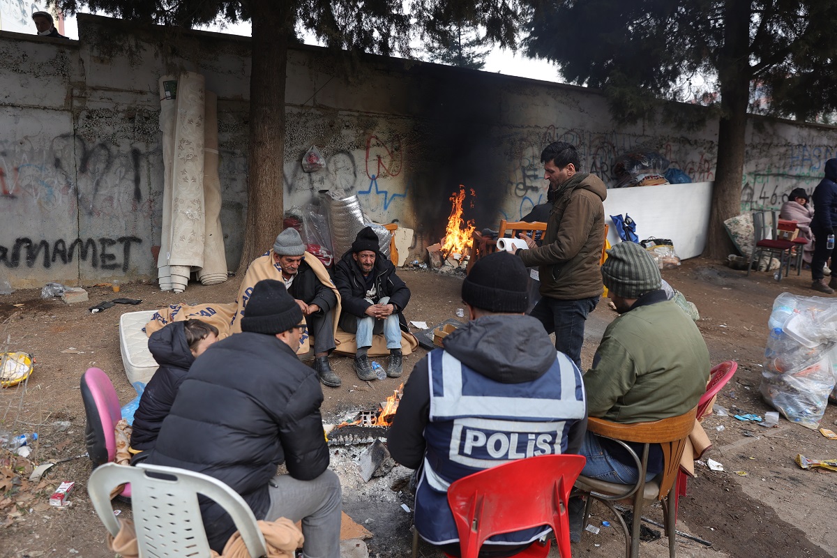 Σεισμόπληκτοι σε Συρία - Τουρκία © EPA/ABIR SULTAN