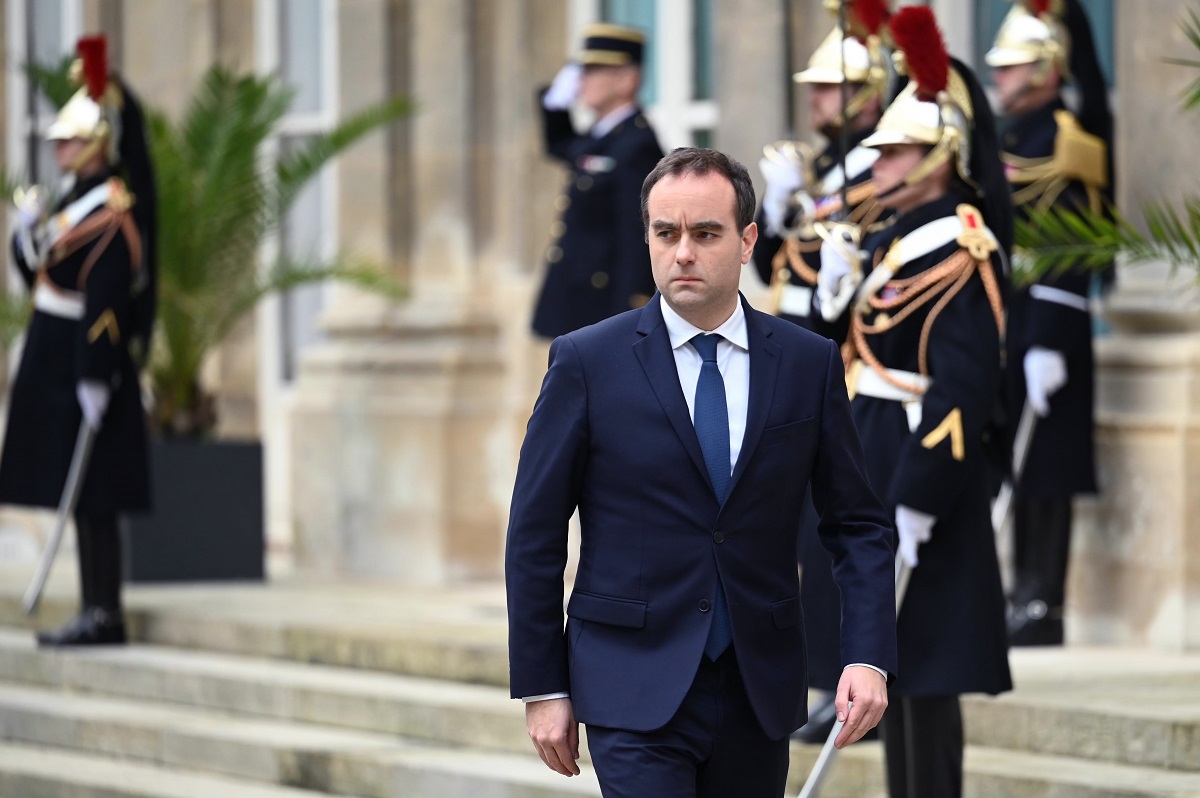 Ο Γάλλος υπουργός Άμυνας Σεμπαστιέν Λεκορνού © EPA/JULIE SEBADELHA / POOL MAXPPP OUT