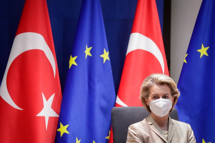 Επικοινωνία φον ντερ Λάιεν – Ερντογάν για ανθρωπιστική βοήθεια