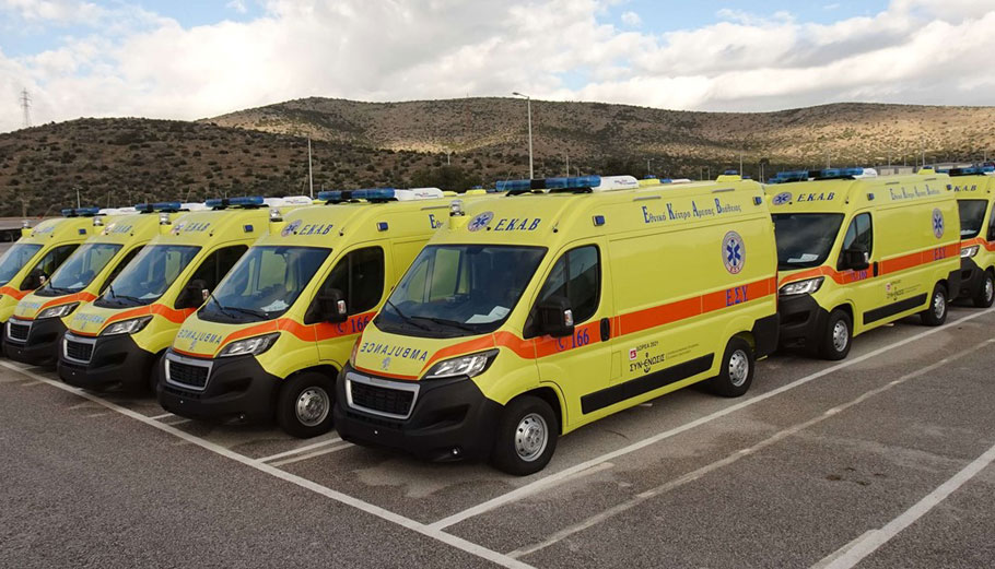 Η Ένωση Ελλήνων Εφοπλιστών ενισχύει το ΕΣΥ με την προσφορά 28 ασθενοφόρων