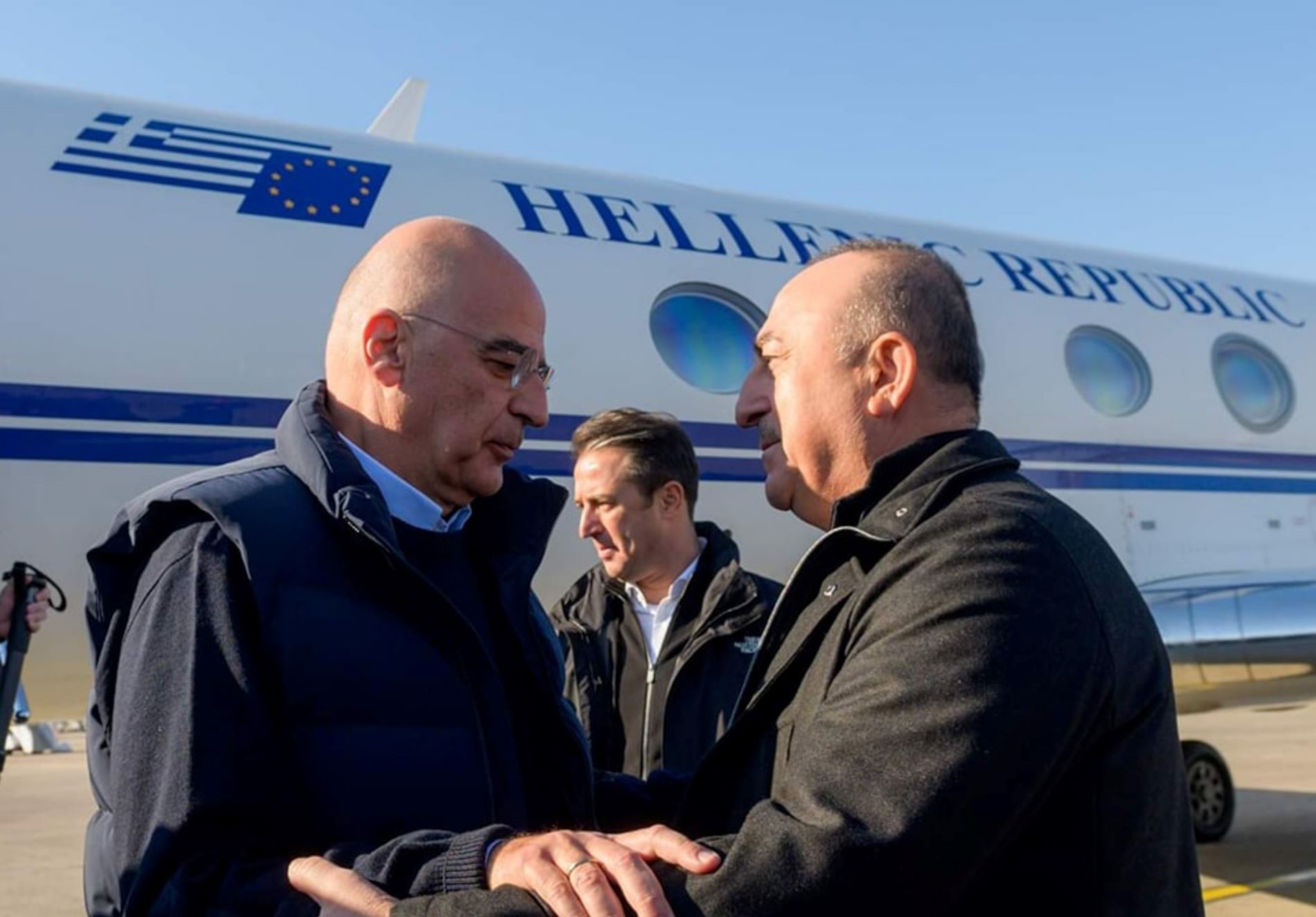 Θερμή υποδοχή του Ν. Δένδια από τον Τσαβούσογλου στα Άδανα