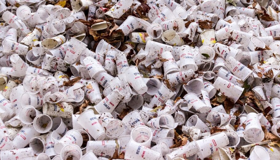 Πλαστικά στα σκουπίδια @ Pixabay