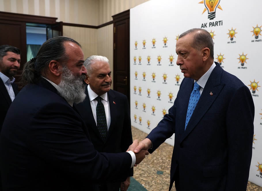 Μ. Ηλιόπουλος: Δωρεά 1 εκατ. στους σεισμόπληκτους της Τουρκίας
