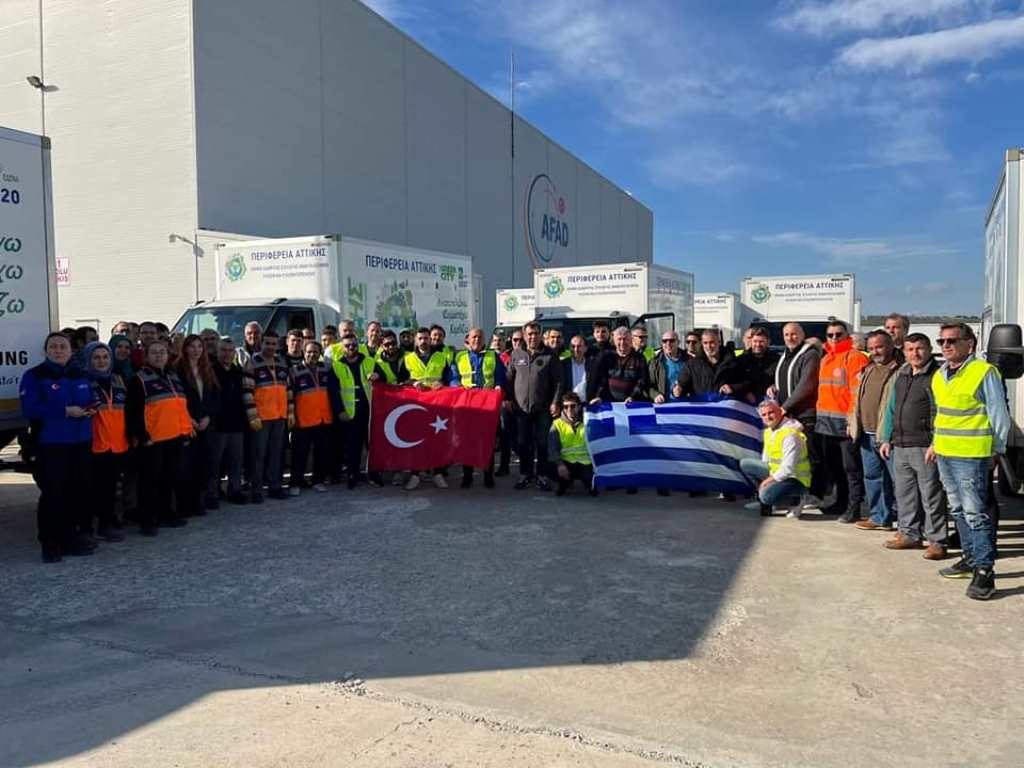 Περιφέρεια Αττικής: Κομβόι 110 τόνων βοήθειας προς την Τουρκία