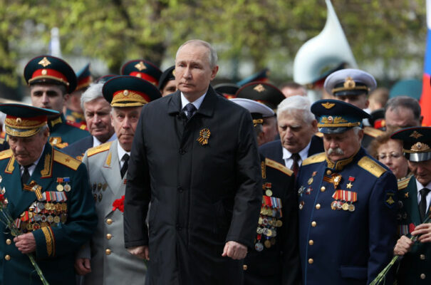 Ο Ρώσος πρόεδρος Βλαντίμιρ Πούτιν κατά τους εορτασμούς στην Κόκκινη Πλατεία την Ημέρα της Νίκης (9/5/2022) © EPA/ANTON NOVODEREZHKIN / KREMLIN POOL / SPUTNIK MANDATORY CREDIT